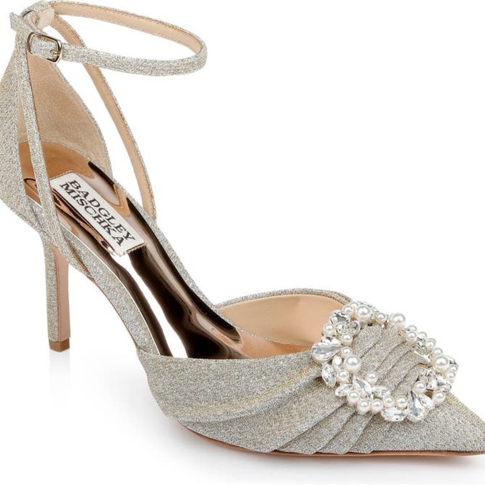 Elegant Women's Shoes with Pearl embellishments 
Color: Platino Textile
